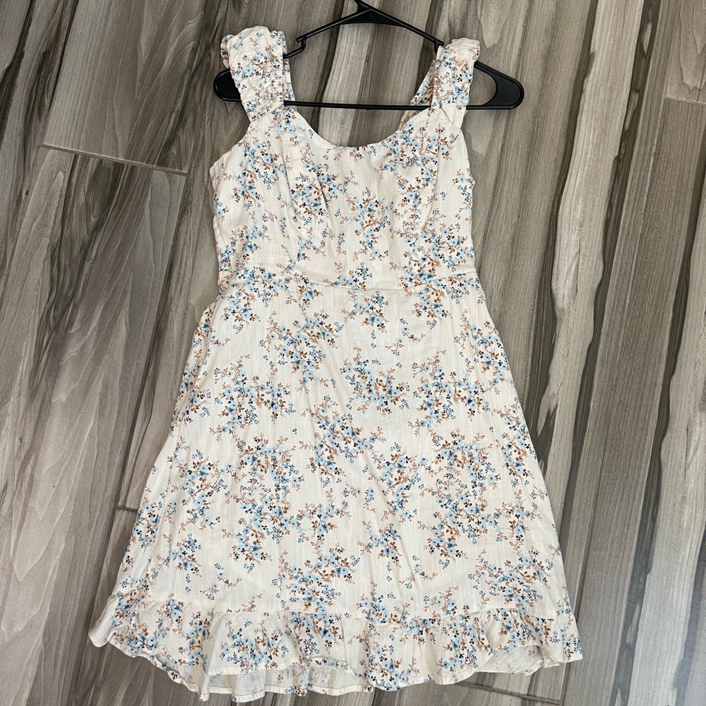 Women’s Flowered Pattern Dress size medium
